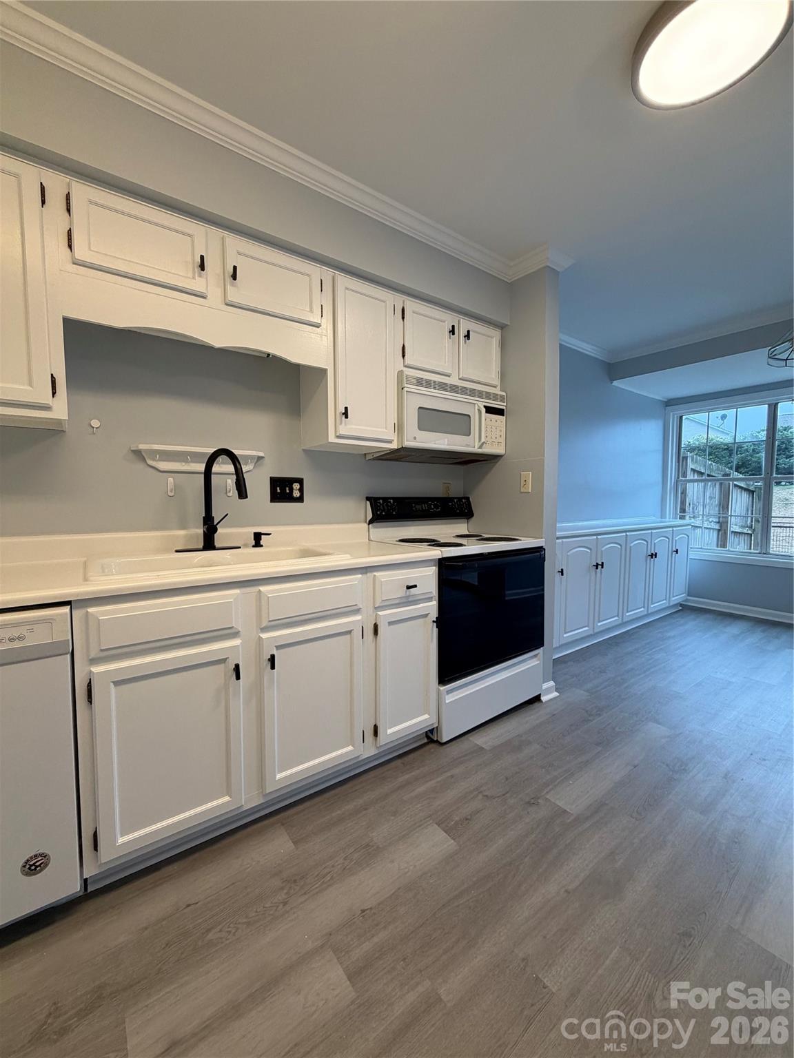 Manor Lake - Residential