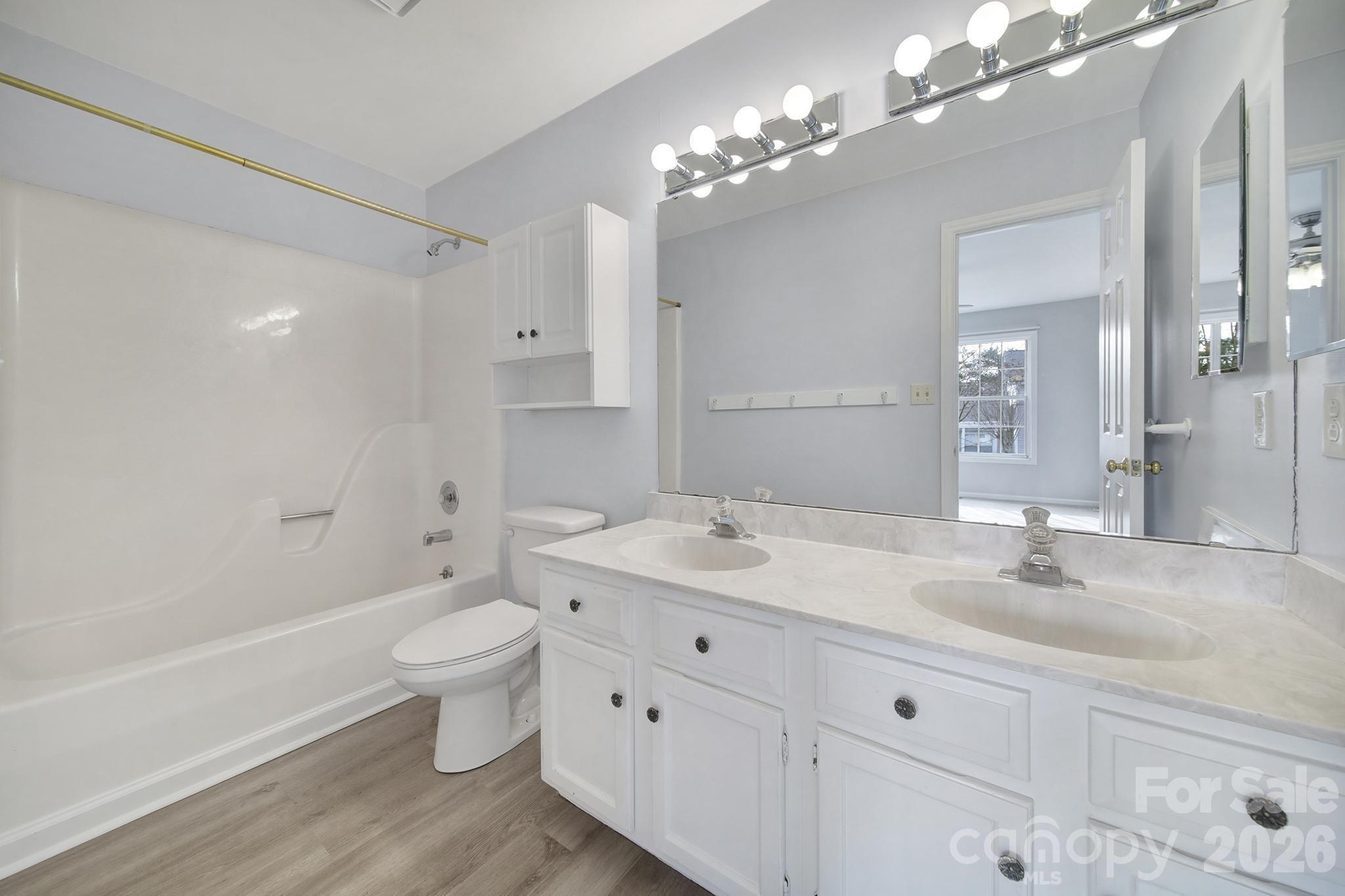 Manor Lake - Residential