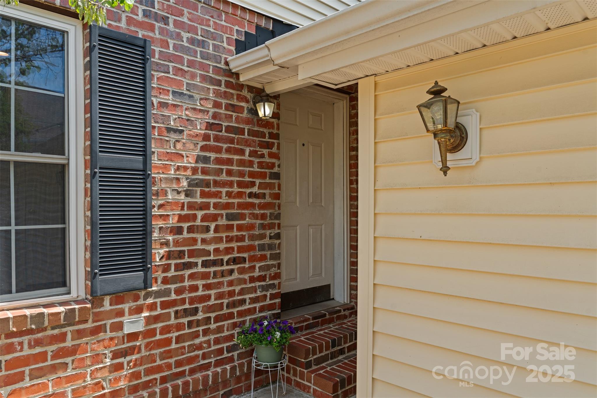 7019 Walnut Ridge Court