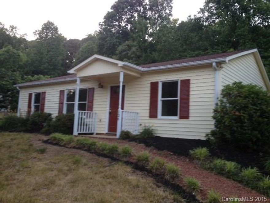 GREAT FIRST TIME BUYER HOME IN NORTH IREDELL!!  This home offers 3 bedrooms, 2 baths, an open/large living room, a kitchen with new appliances, a screened porch, fenced back yard and much more!  The seller has completed some recent renovations including new floor coverings and interior painting!!  BRING OFFERS!!