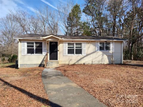 Photo of 3216 Hawkins Place, Charlotte, NC 28269 (MLS # 4330296)