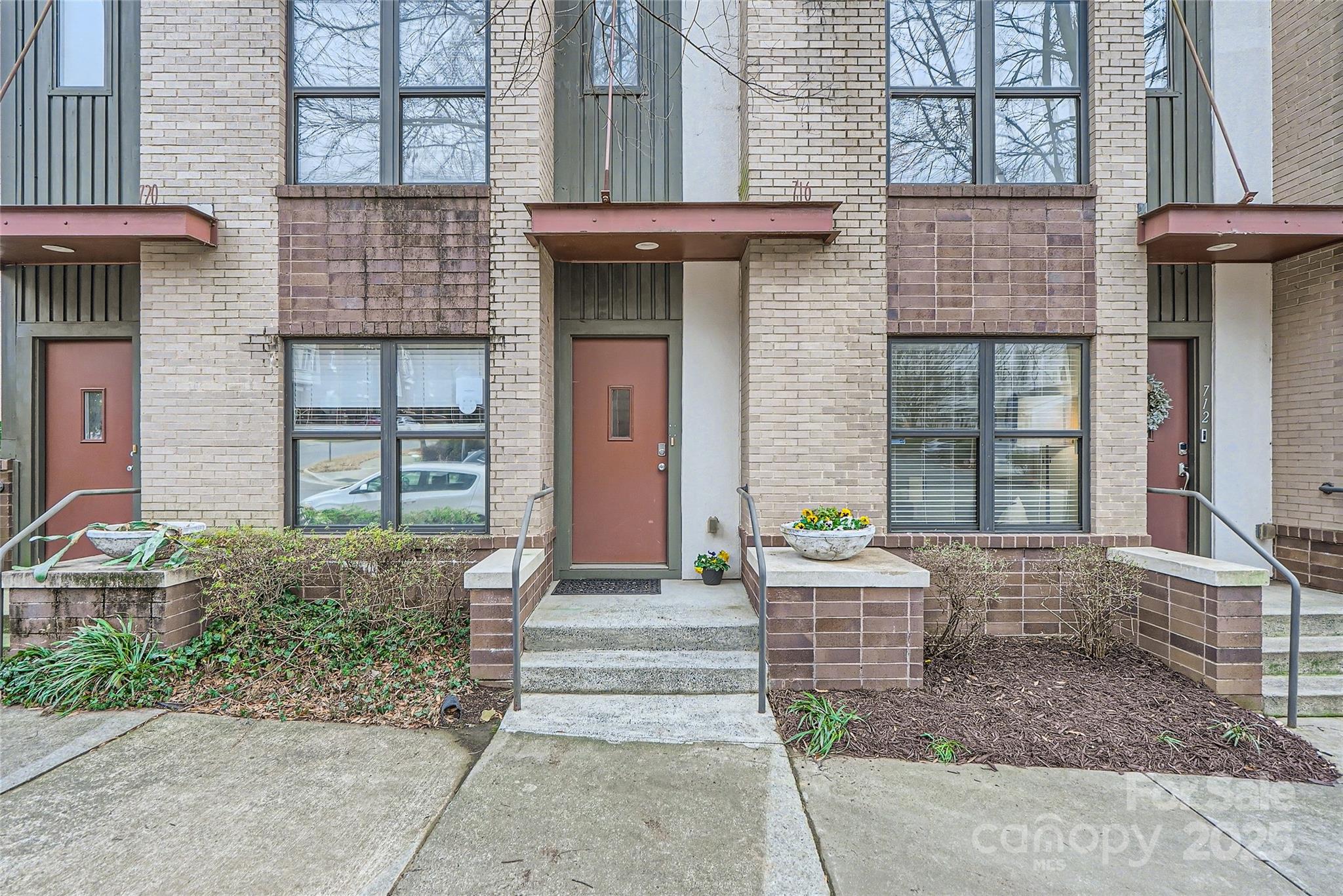 716 N Alexander Street