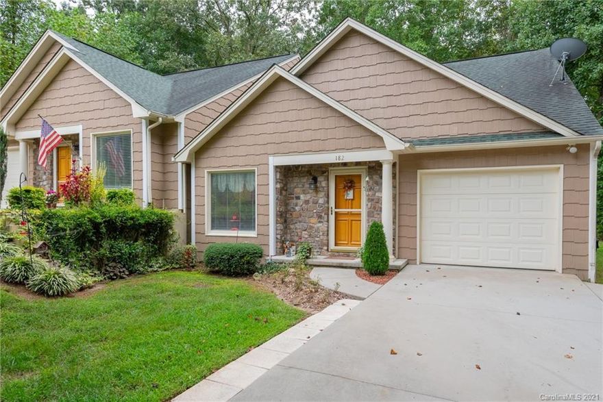 CEDAR GROVE – Northwest Prime Location with great curb appeal – One level townhome exudes charm with inviting entry – hardwood floors, moldings, granite, tile, ceiling fans, spacious closets. Neutral interior, open, decorating very appealing. Kitchen welcomes you: granite counter tops, gas stove, stainless appliances, dining area with large window for exterior views. Spacious great room with fireplace/gas logs. Guest bedroom/bath/granite/tile, large master bedroom/bath/double sinks/tile. Large screened porch to relax, mounted T.V. open onto patio with backyard privacy. Located within minutes of Viewmont area for dining, shopping, Lake recreation, plus downtown Hickory to enjoy The Commons area! HOA $165 month. (Cul-de-sac location). Driveway affords extra parking. Easy access from sidewalk & garage. Exterior Painting 4th quarter 2020.