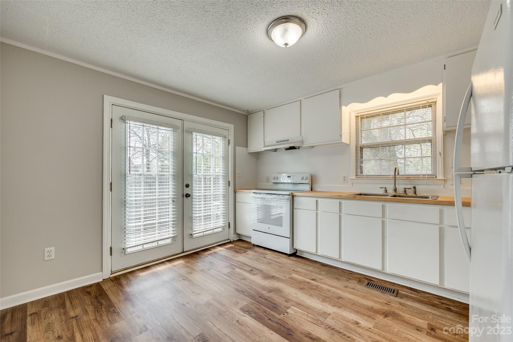 Cedar Villa - Residential