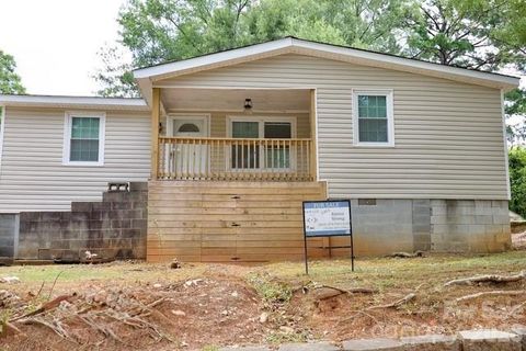 Photo of 108 Dye Street, Chester, SC 29706 (MLS # 4398981)
