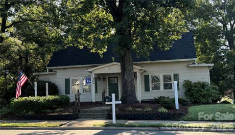 Photo for 302/304 First Street N