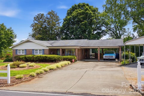 Photo of 2711 Fairway Acres Circle, Lenoir, NC 28645 (MLS # 4410989)