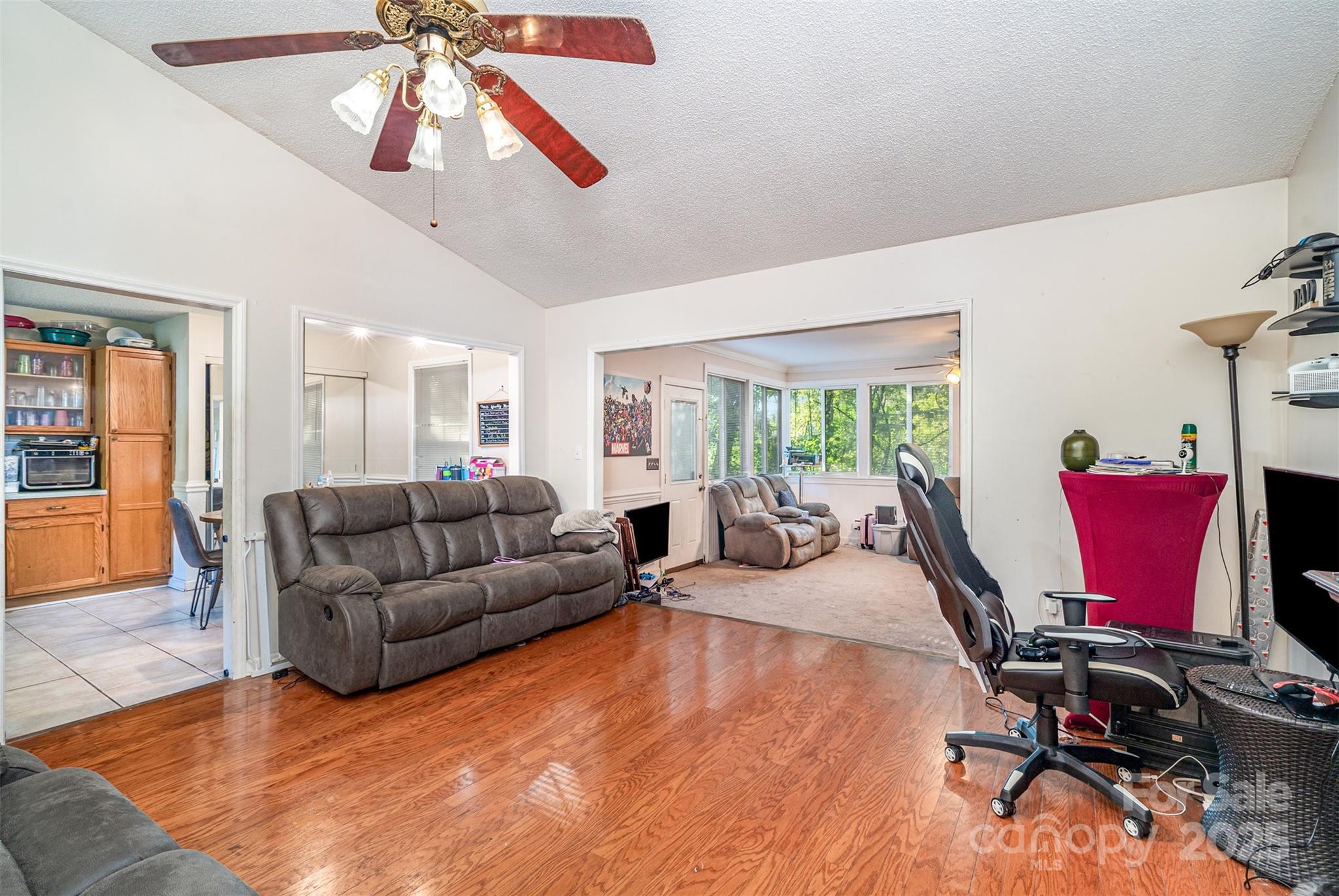1542 Hunt Club Court