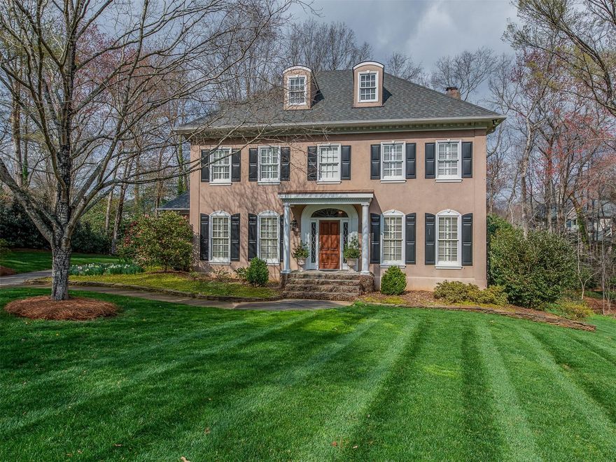 This is your perfect family home in Giverny, located in the Southpark area. Meticulously maintained inside and out. The kitchen, family room and sunroom are connecting open spaces for ideal entertainment opportunities. The recently renovated kitchen features new appliances and granite countertops. Giverny is ideally located in the SouthPark area; shopping at Rea/Colony approx 2 miles away. Well maintained home and yard. Kitchen, family room and deck all join for entertaining.New heat and air 2021.