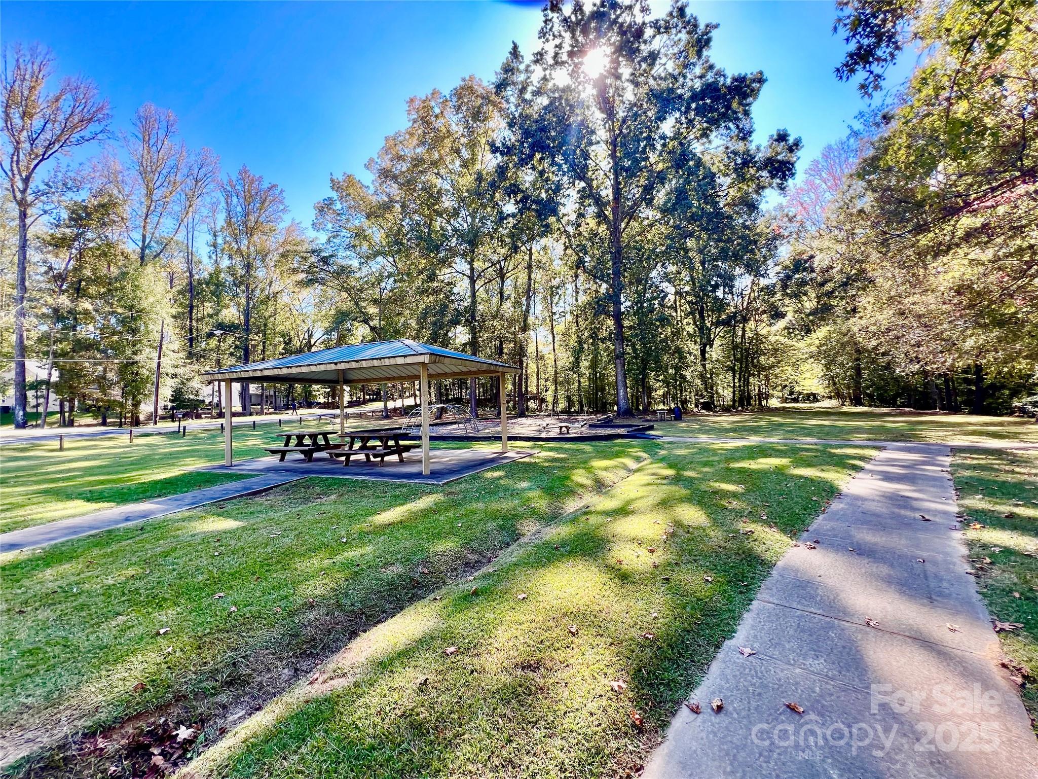 000 Riveroaks Lane
