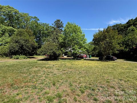 Photo of 6629 The Plaza, Charlotte, NC 28215 (MLS # 4393304)