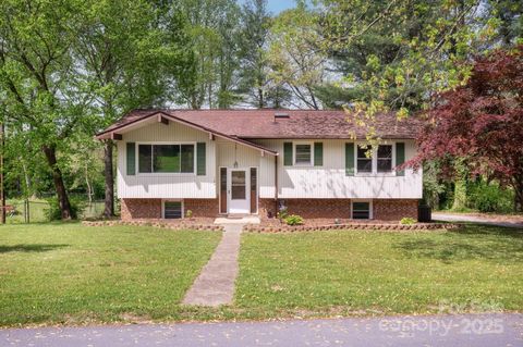 124 Pinehurst Drive Hendersonville NC 28792