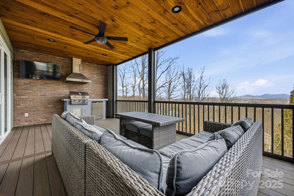 38 Sweetwater Oaks Drive