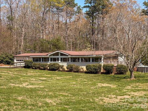 Photo of 2746 Orangewood Lane, Newton, NC 28658 (MLS # 4364989)