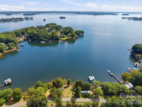 Photo of 413 Tuskarora Trail, Mooresville, NC 28117 (MLS # 4430415)