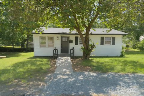 Photo of 1401 Woodman Hall Street, Shelby, NC 28152 (MLS # 4311885)