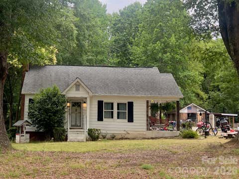 Photo of 8628 Island Point Road, Sherrills Ford, NC 28673 (MLS # 4395855)