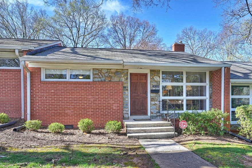 Don’t miss this opportunity to own a fantastic condo in the heart of Cotswold! Location can't be beat, just behind shops and restaurants of Cotswold, minutes to Uptown or South Park.  Hardwood floors in main living areas and BR, tile floors in kitchen and bath.  Kitchen features tile floor, newer cabinets, SS appliances, quartz counters, herringbone subway tile backsplash.