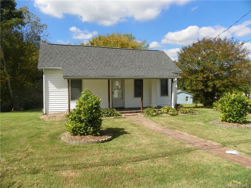 !!! GREAT 2 BEDROOM HOME WITH VINYL SIDING & ARCHITECTURAL SHINGLED ROOF INSTALLED 2/17/2012 !!!  UPDATED WARM GAS HEAT & COOL CENTRAL AIR = GASPAC INSALLED 3/3/2008  /  CONVENIENT LOCATION  /  2ND BDRM WITH CLOSET COULD BE DINING ROOM / Family Room Fireplace is for looks only - Old & not for use.