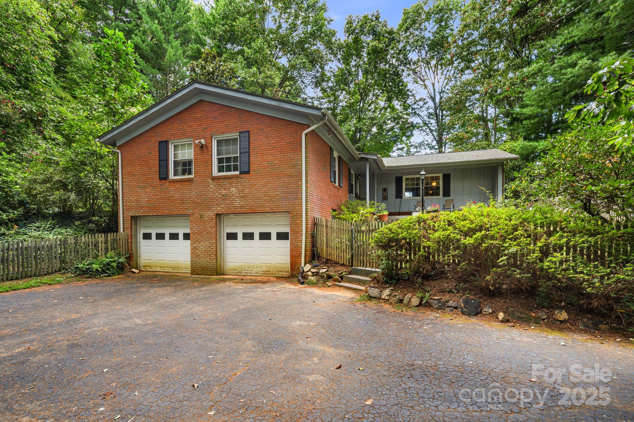 23 Rolling View Drive