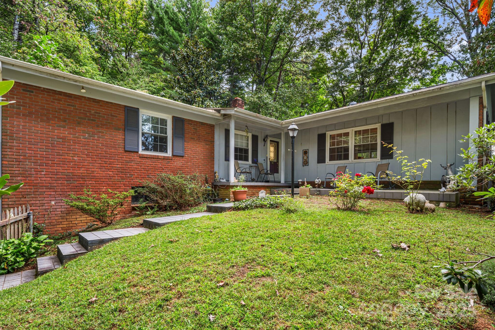 23 Rolling View Drive