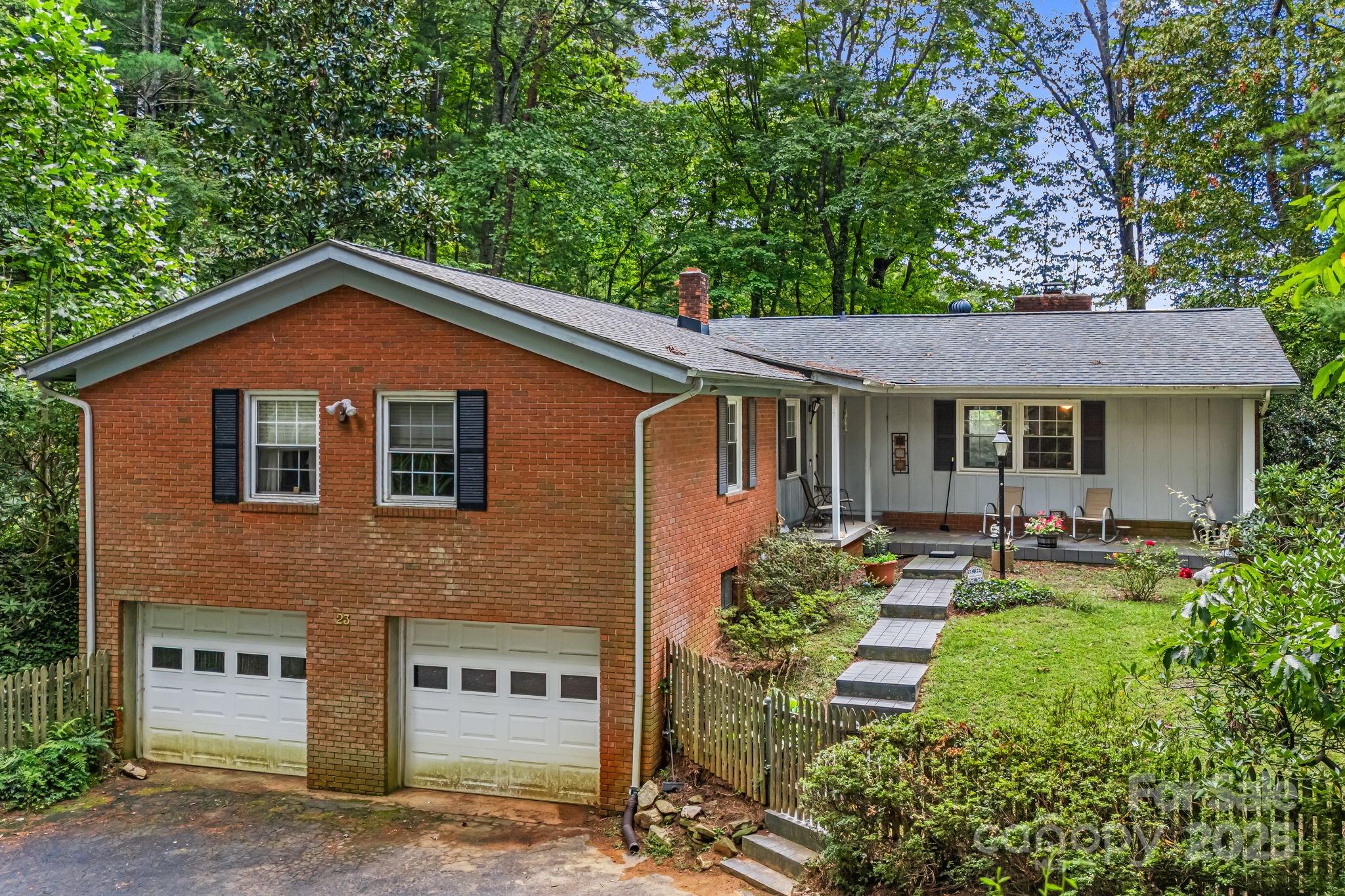 23 Rolling View Drive