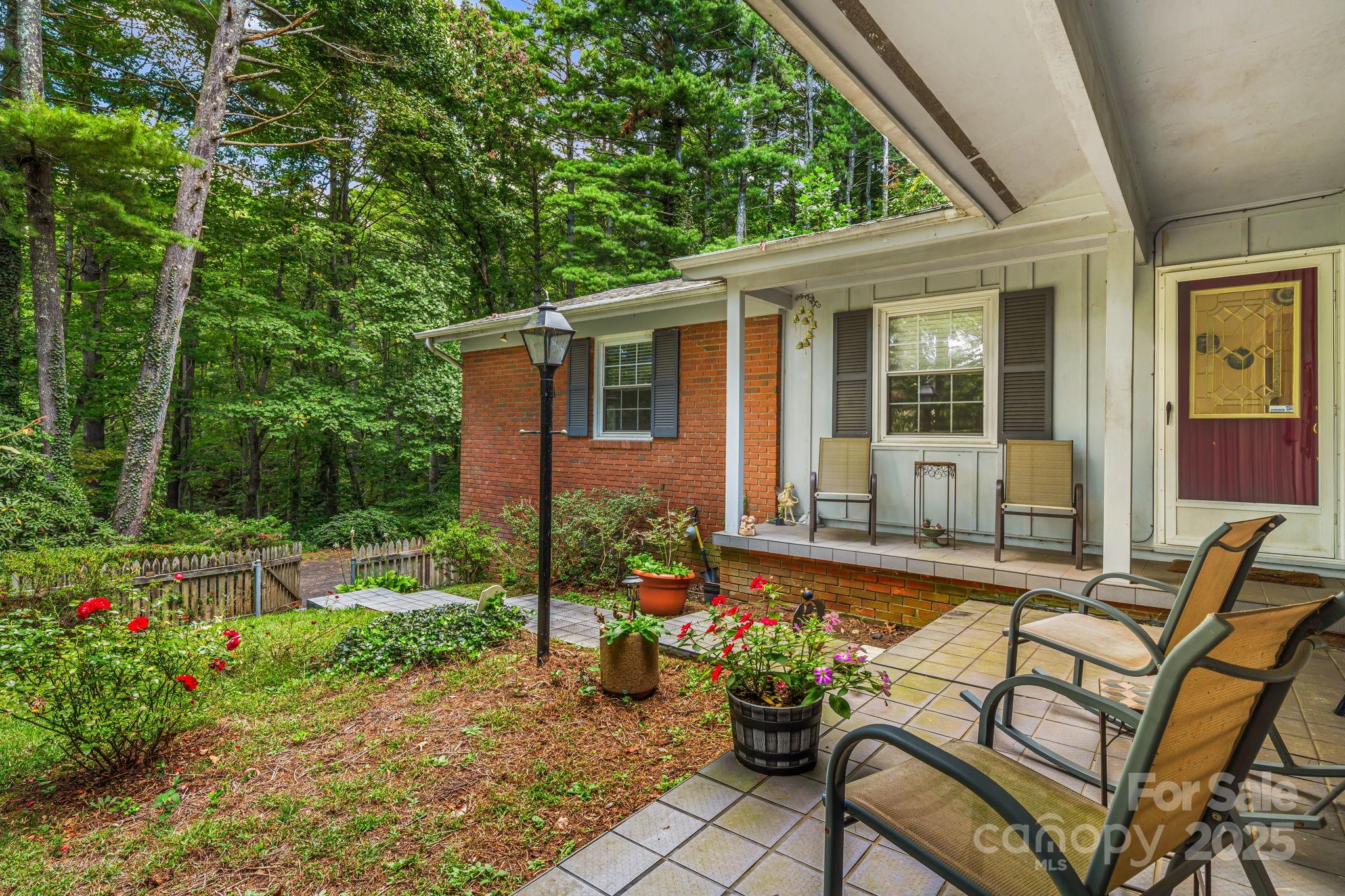 23 Rolling View Drive