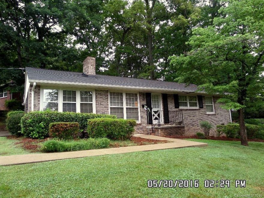 Adorable home, shows very well, neutral interior, living room with gas log fireplace, has additional den, this property will not last long. The showing time for this property will be starting on May 25 from 11am-2pm and 5pm-7pm with  the same schedule for the 26th