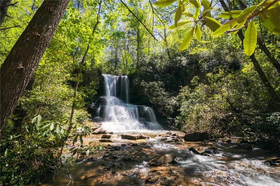 Round Mountain Falls - Land