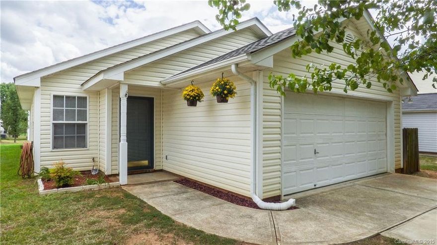 Super cute 3 BR, 2 BA ranch style home w/2 car garage. new carpet, freshly painted & new roof (2015). Great open floor plan. Vaulted Great RM has gas log fireplace. Kitchen has lots of cabinets & counter space plus a breakfast bar. master BR is good size and has walk-in closet. All secondary BR's have walk-in closets. This home is move in ready!