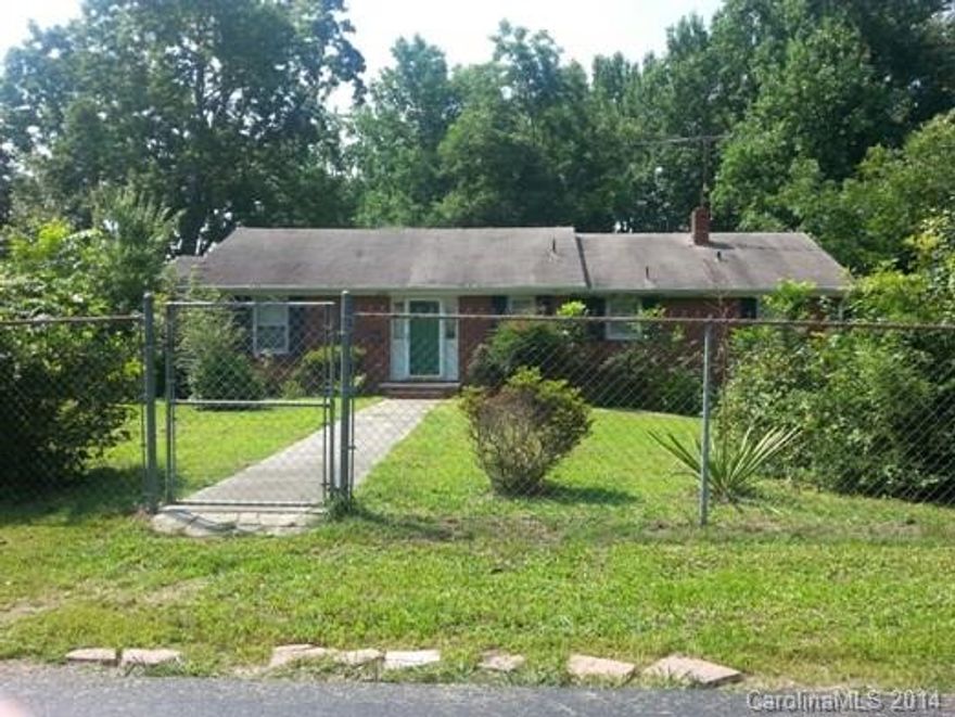 BRICK RANCH HOME FENCED YARD SPACIOUS NICE GARDEN AREA BEING SOLD BELOW TAX VALUE
*****NEW BASEMENT GARAGE DOOR JUST INSTALLED*******