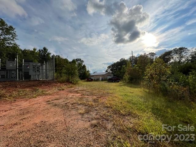 2752 Old Highway 221 None S
