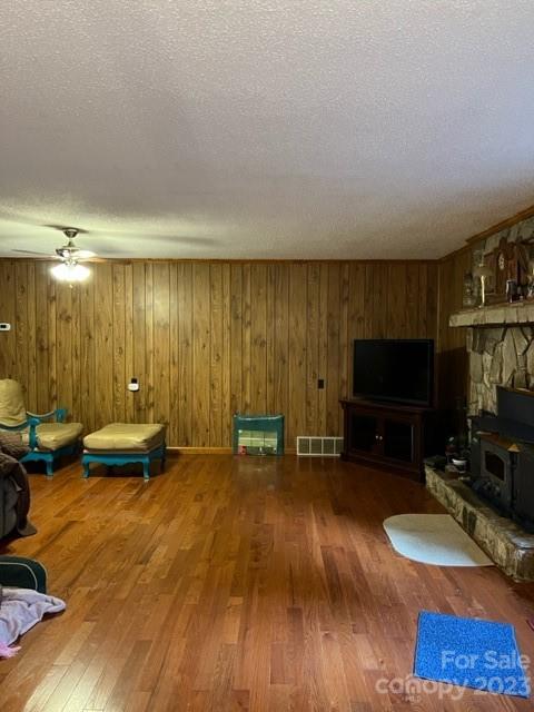 2752 Old Highway 221 None S