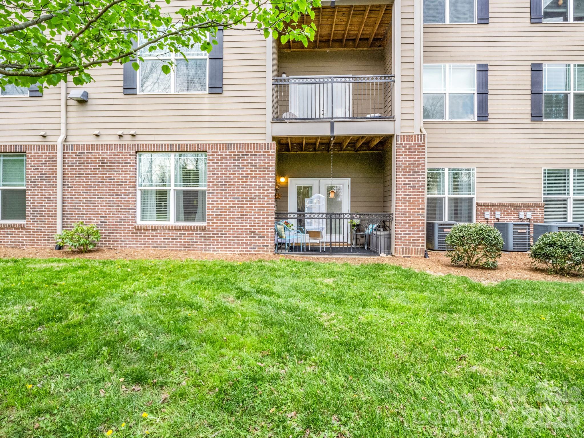 142 Brickton Village Circle 106