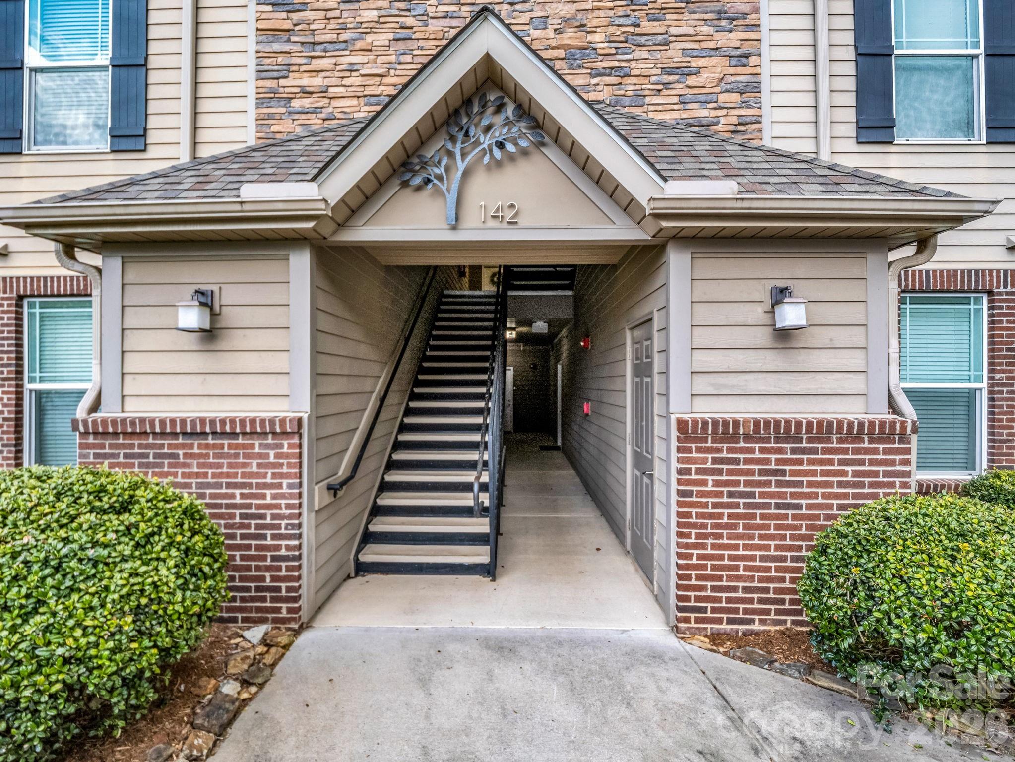 142 Brickton Village Circle 106