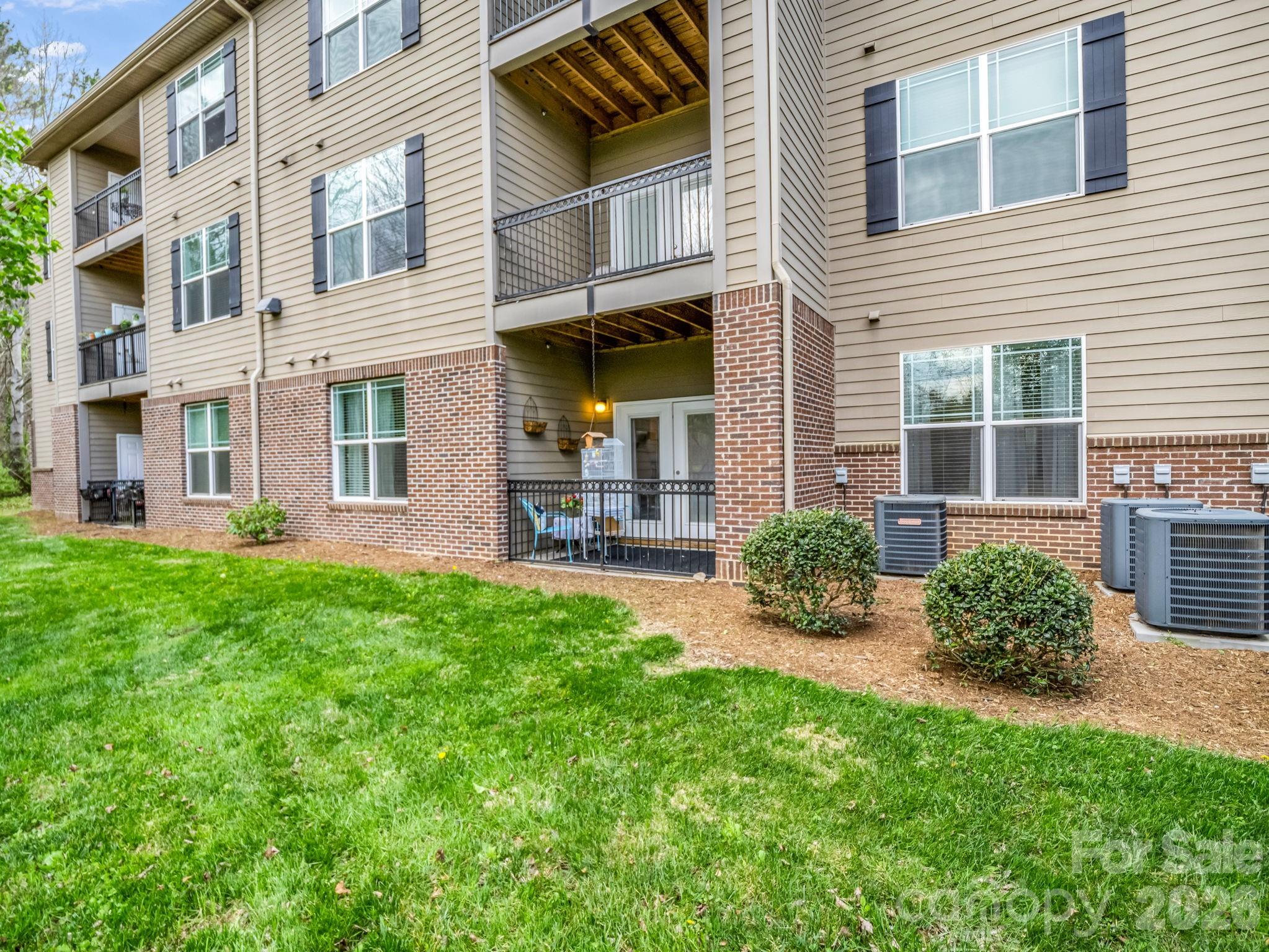 142 Brickton Village Circle 106