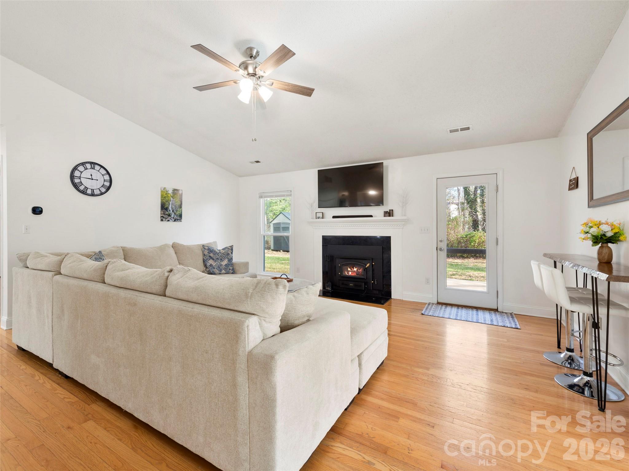 989 Thorncrest Court