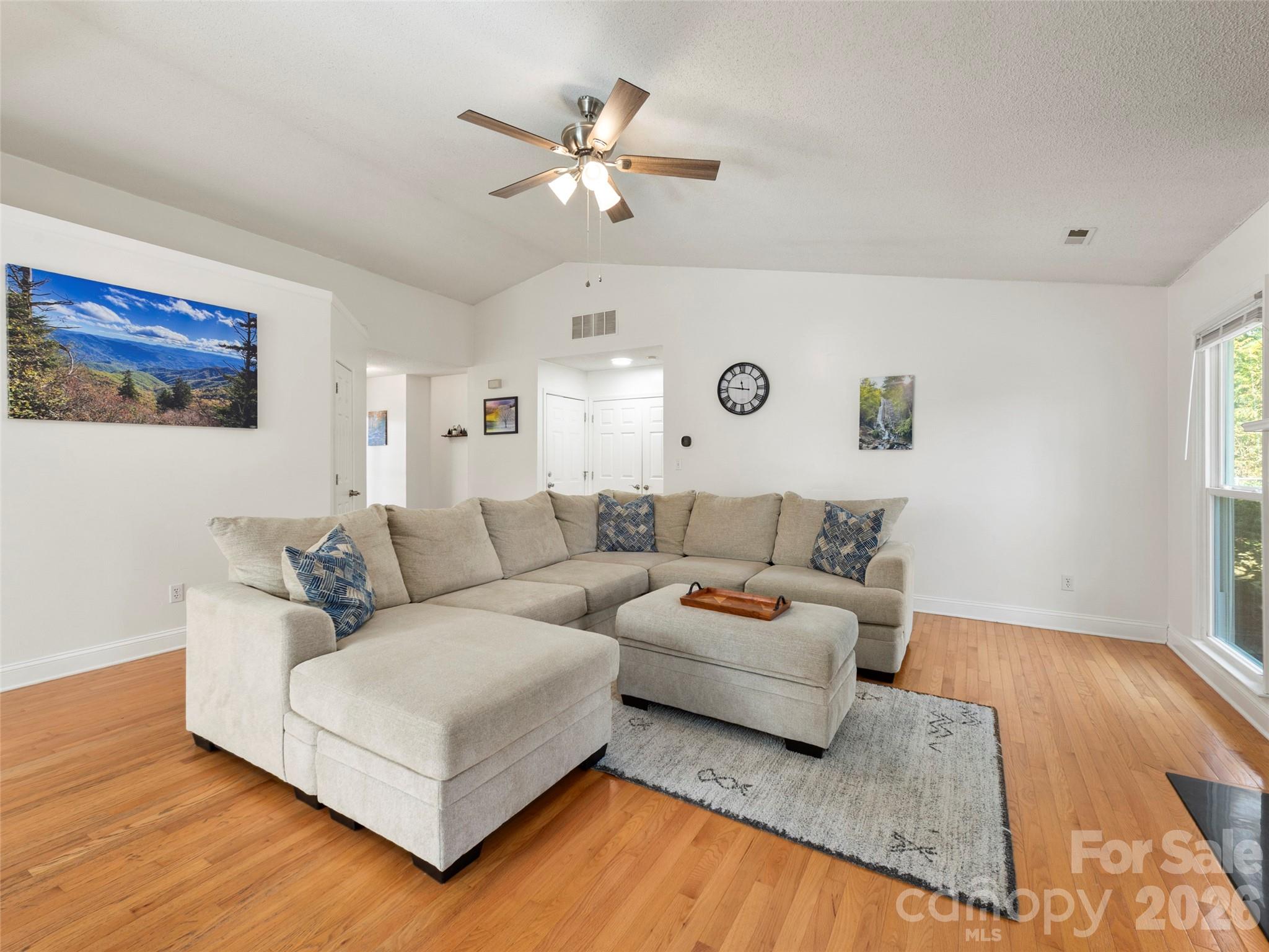 989 Thorncrest Court