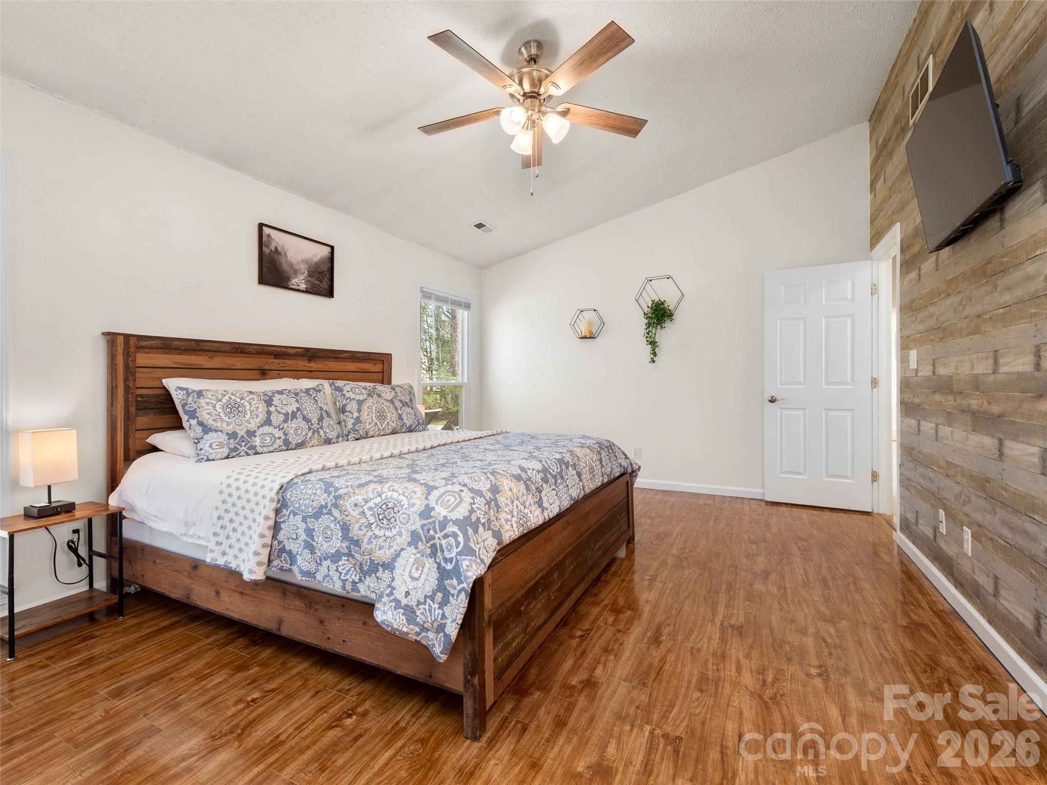 989 Thorncrest Court