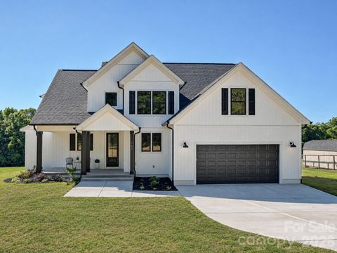 Photo of 163 Lone Pine Road, Statesville, NC 28625 (MLS # 4383652)