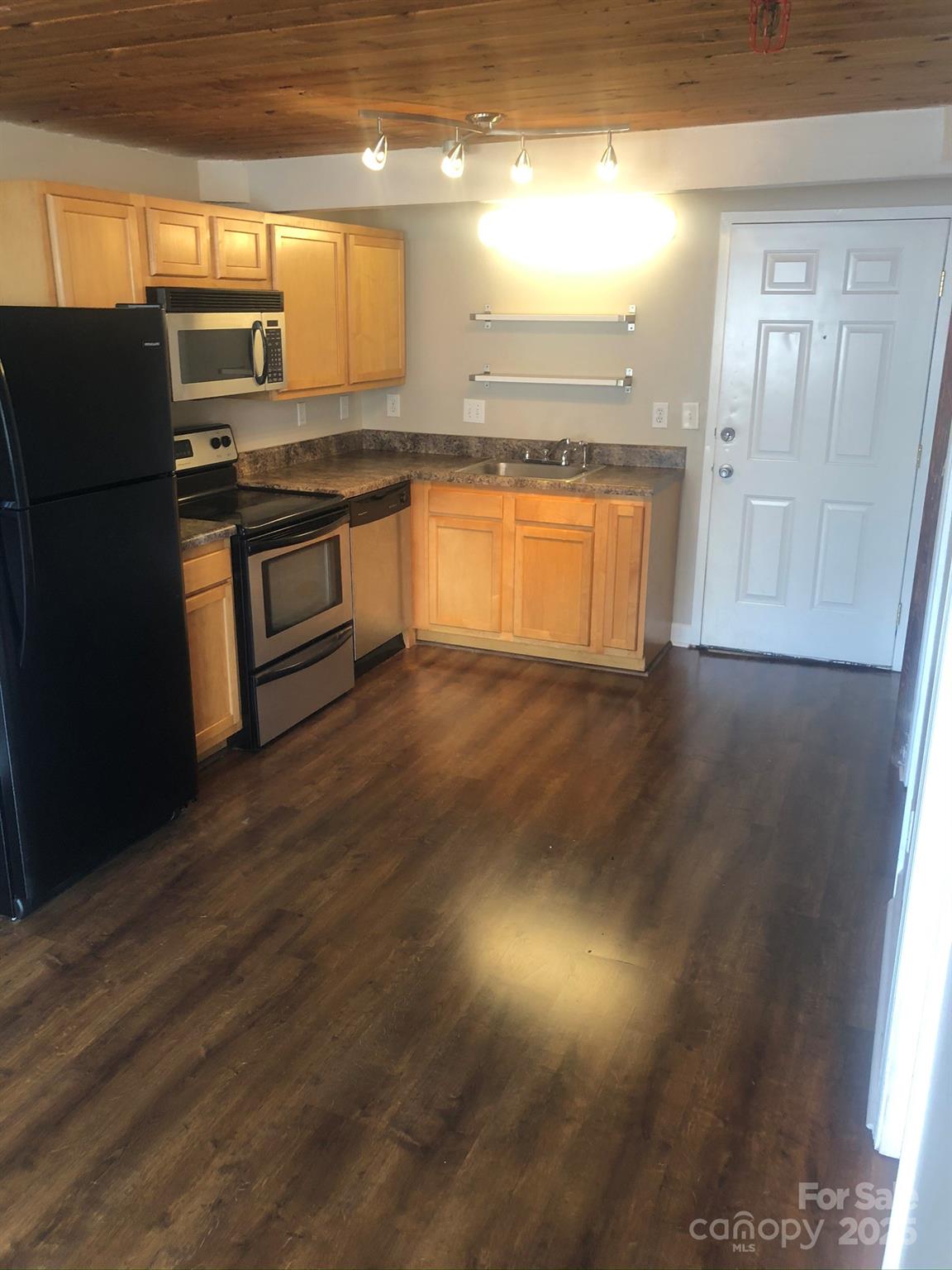 201 S Hoskins Road 328