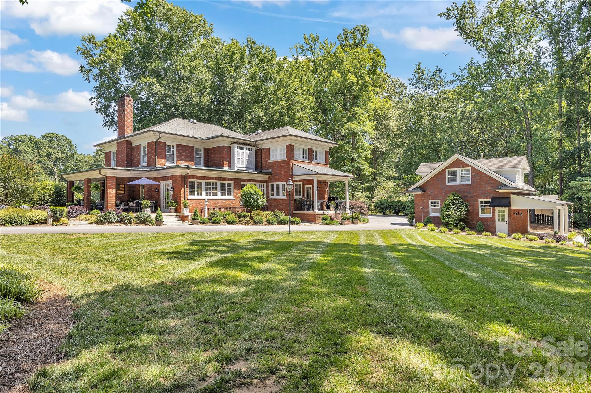 128 W Colonial Drive
