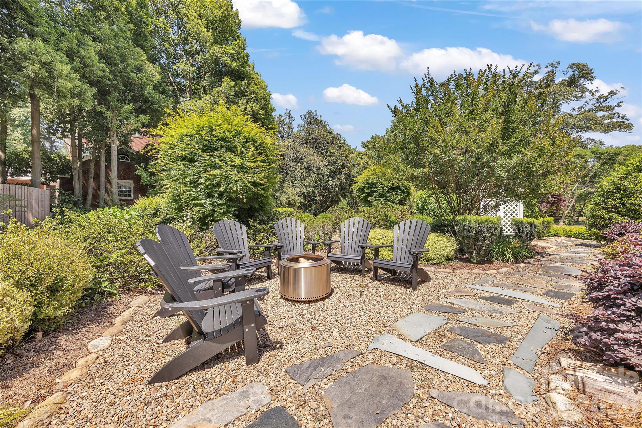 128 W Colonial Drive