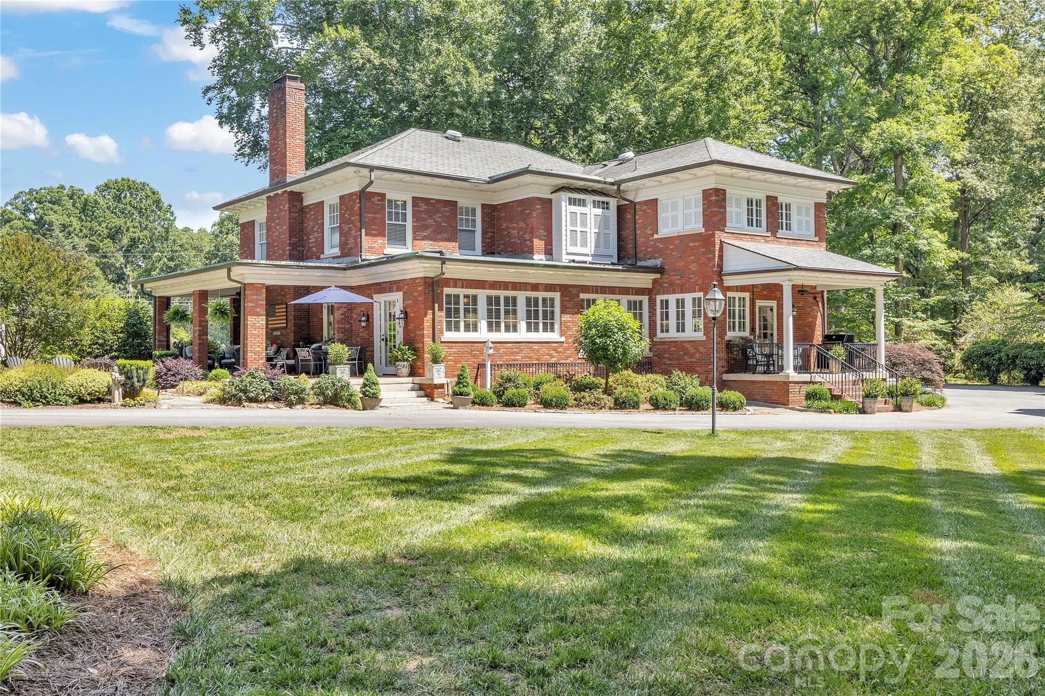 128 W Colonial Drive