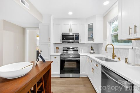 Photo of 8201 Meadowdale Lane, Charlotte, NC 28227 (MLS # 4345620)