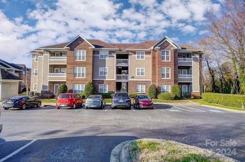 Condominium in Charlotte NC 9849 Campus Walk Lane.jpg