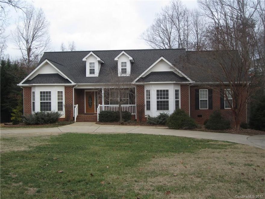 2 Homes in 1 w separate apartment complete w large bedroom, living space, full kitchen, screen porch, storage. Sunroom / Office overlooking custom deck & fully fenced backyard, DR w tray ceiling, GR w cathedral ceiling, Eat in Kitchen w custom cabinets, granite. Mstr suite w tray ceiling, double vanities, whirlpool tub, glass shower, WIC. 2ND LIVING QUARTERS - apartment w LR, BR, Full Bath, Full Kitchen & Screened Porch. Fully landscaped backyard w screened gazebo, 4 car gar & storage, NO HOA!!