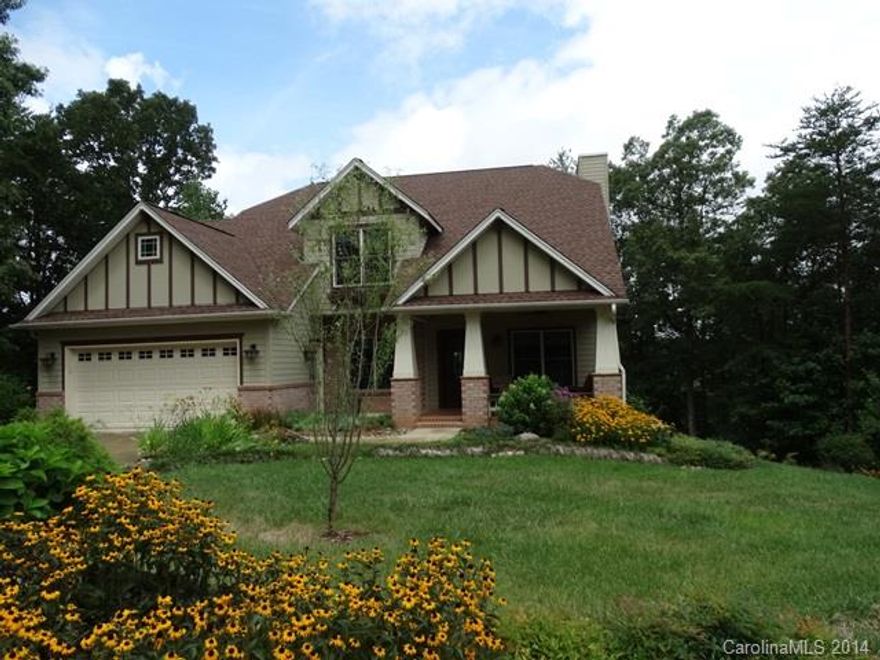 Lake Hickory Executive Style Planned Community/River Bend. Within ten minutes of downtown Hickory. Elegant & comfortable 3 lvl Craftsman Style Home/moldings, beveled glass, columns, lighting, cabinetry, walnut mantel, Hickory flooring/main lvl w/custom window treatments. Main lvl spacious & open w/ high ceilings. Library/conversational area. Formal dining. Den w/FP/built-ins.