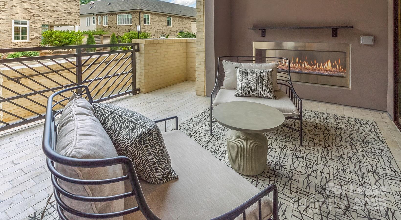 Charlotte, North Carolina 28207, United States, 2 Bedrooms Bedrooms, ,3 BathroomsBathrooms,Residential,Active,148497