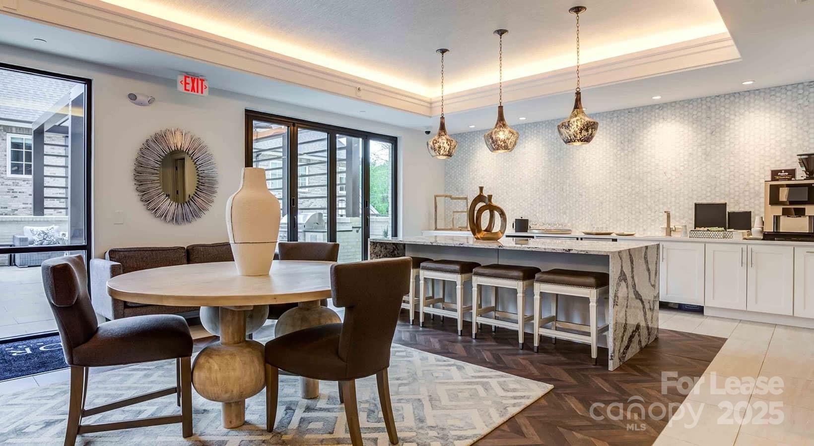 Charlotte, North Carolina 28207, United States, 2 Bedrooms Bedrooms, ,3 BathroomsBathrooms,Residential,Active,148497